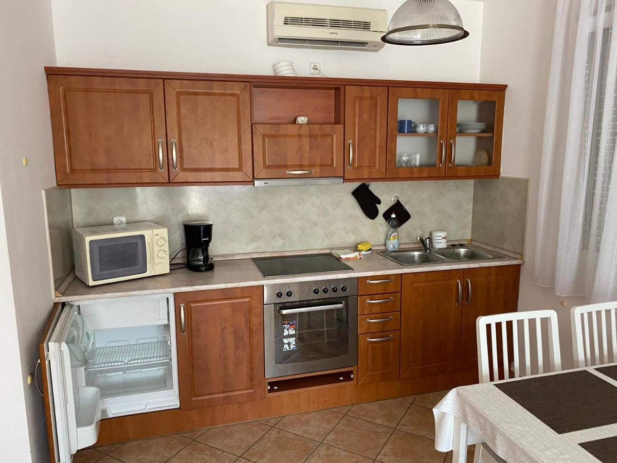 Apartamento Árnyas ház Balatonlelle Exterior foto